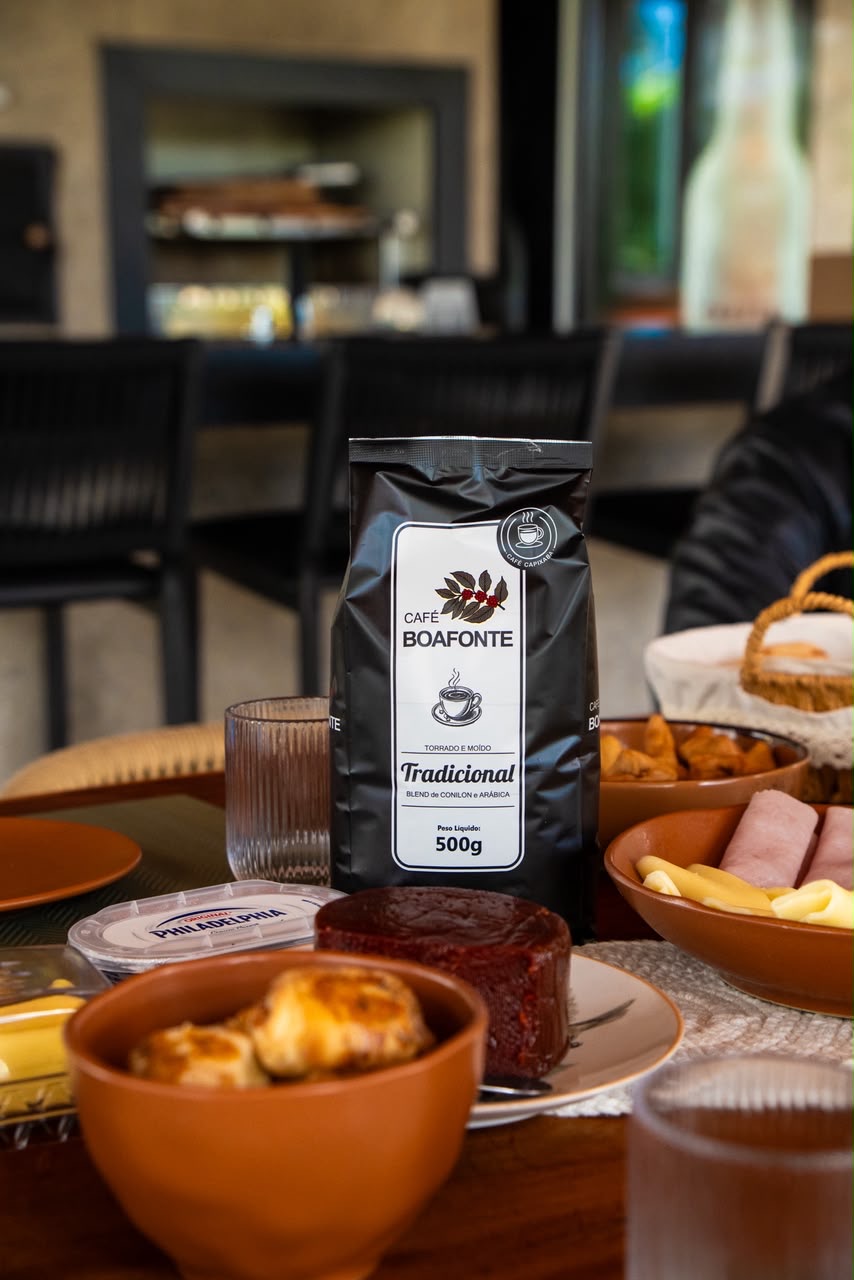 Pacote de Café BoaFonte Tradicional 500g na mesa